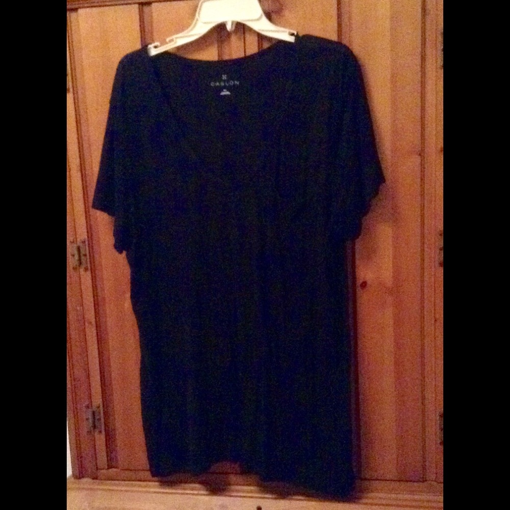 Black CASLON v-neck T-shirt . XXL